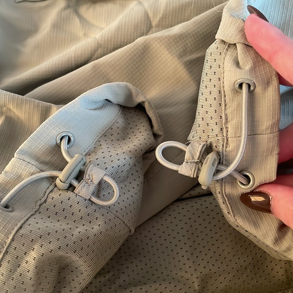 Alo Yoga Quarter Zip Rain Jacket - Picture 6 of 6